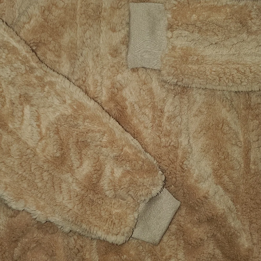 Super Soft Boutique Brand Hooded Sweatshirt - Picture 4 of 10